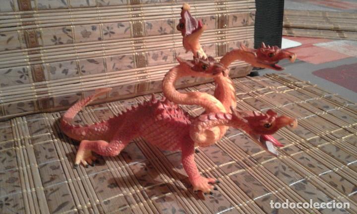 Figura dragón de cuatro cabezas - Plastoy