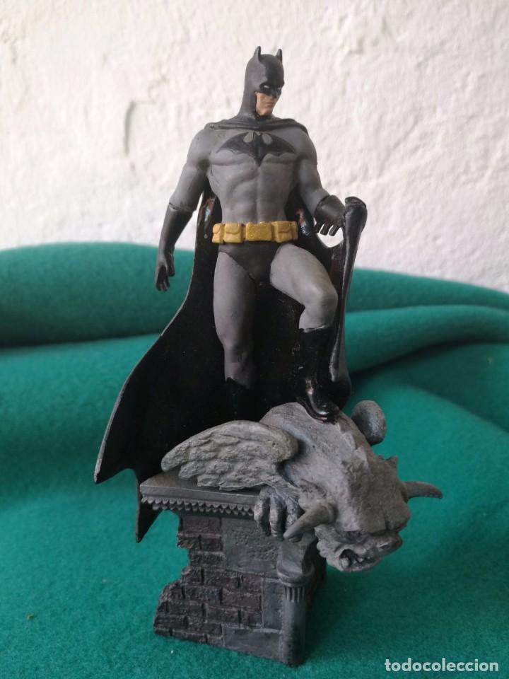 Figura plomo Batman sobre gárgola. Edición limitada suscriptores. Unica