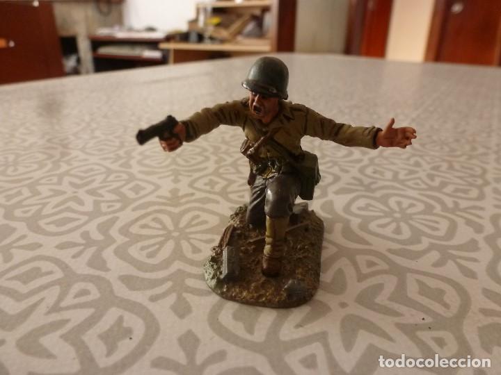 CONTE COLLECTIBLES II GUERRA MUNDIAL OFICIAL U.S.A. EN ACCIÓN- FIGURA METAL PINTADA(ESCALA 1/30)