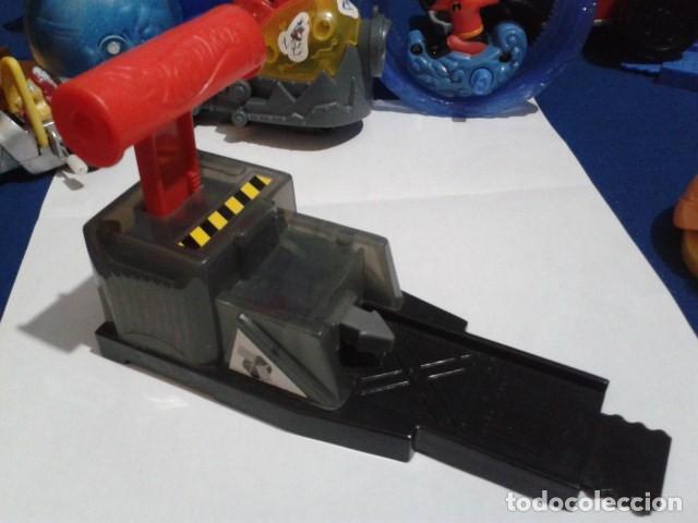 FIGURA ( McDonald's Happy Meal Toys 2001 - Lanzador de Hot Wheels )
