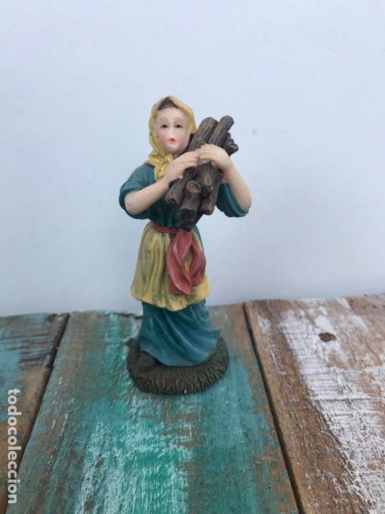 FIGURAS BELÉN MUJER LEÑERA EN RESINA