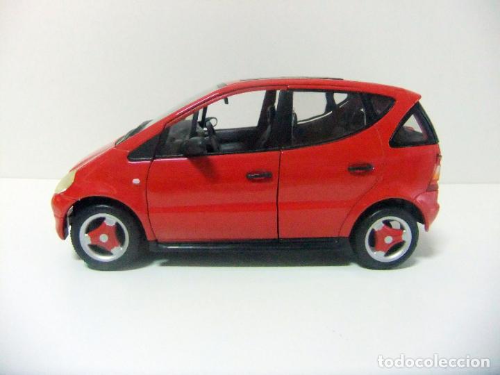 MERCEDES-BENZ A-CLASS A140 - MAISTO ESCALA 1:18 - COCHE AUTO MB CLASE A ROJO JUGUETE MINIATURA
