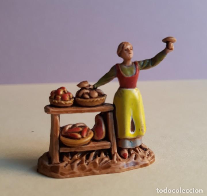 Navidad - belén / pesebre - pastor mini - verdulera - resina - 3'5 cm - esc. landi/Italia - calidad