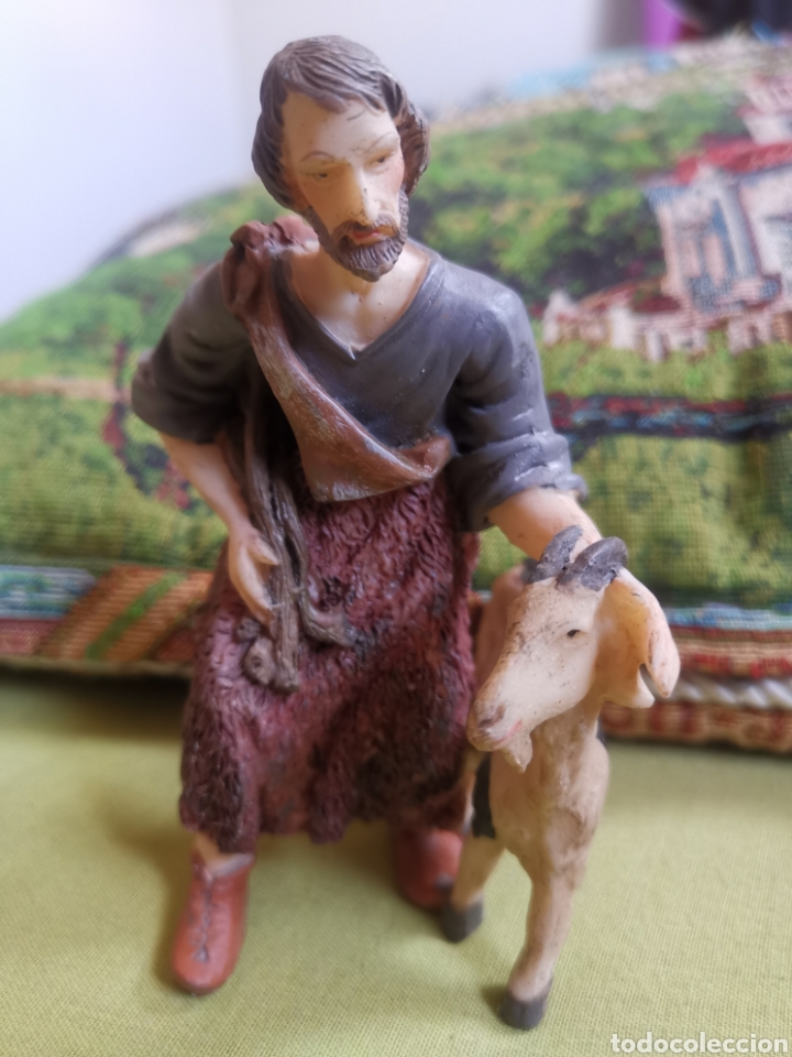 Preciosa figura de pastor de con una chiva o cabra para nacimiento o Belén