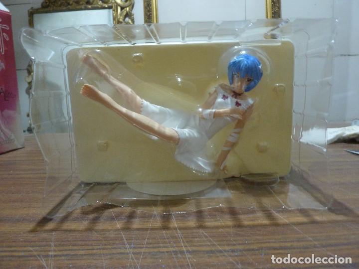 FIGURA REI AYANAMI EVANGELION BIANCO E COLORE ROSSO DE GAINAX SEGA