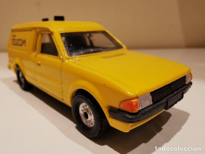 Corgi Ford Escort Van 1/43