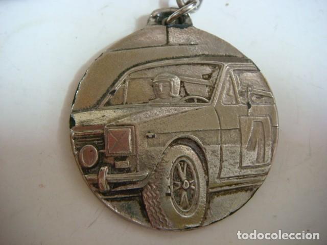 LLAVERO COCHE DE CARRERAS -(&)