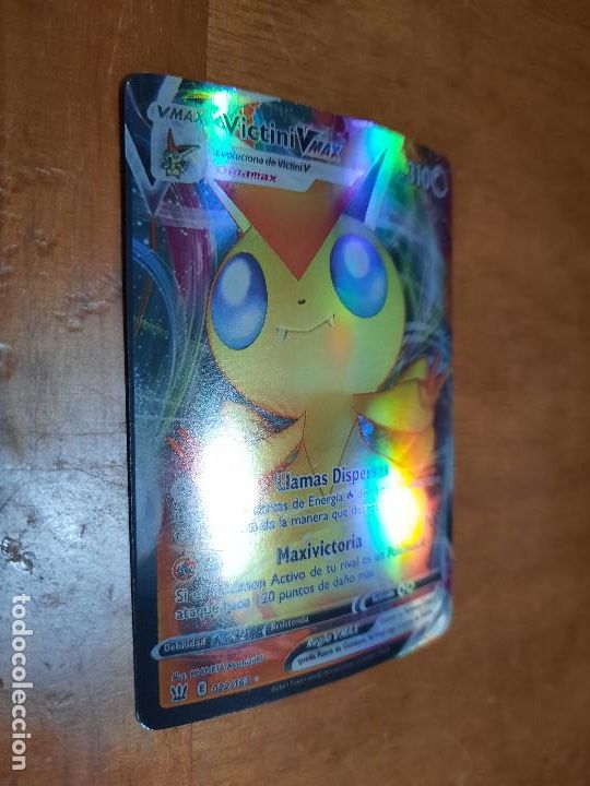 VICTINI VMAX 22 BRILLANTE POKEMON. COMO NUEVA. TRADING CARD. CROMO. CARTA