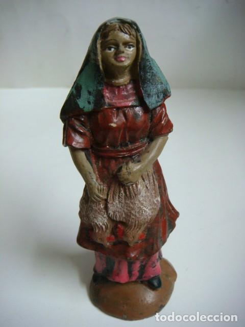 FIGURA EN RESINA PARA EL BELEN CAMPESINA CON DOS POLLOS-CAJ-Nº-5