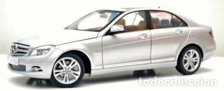 Mercedes Clase C Limousine Avantgarde escala 1/18 de Autoart