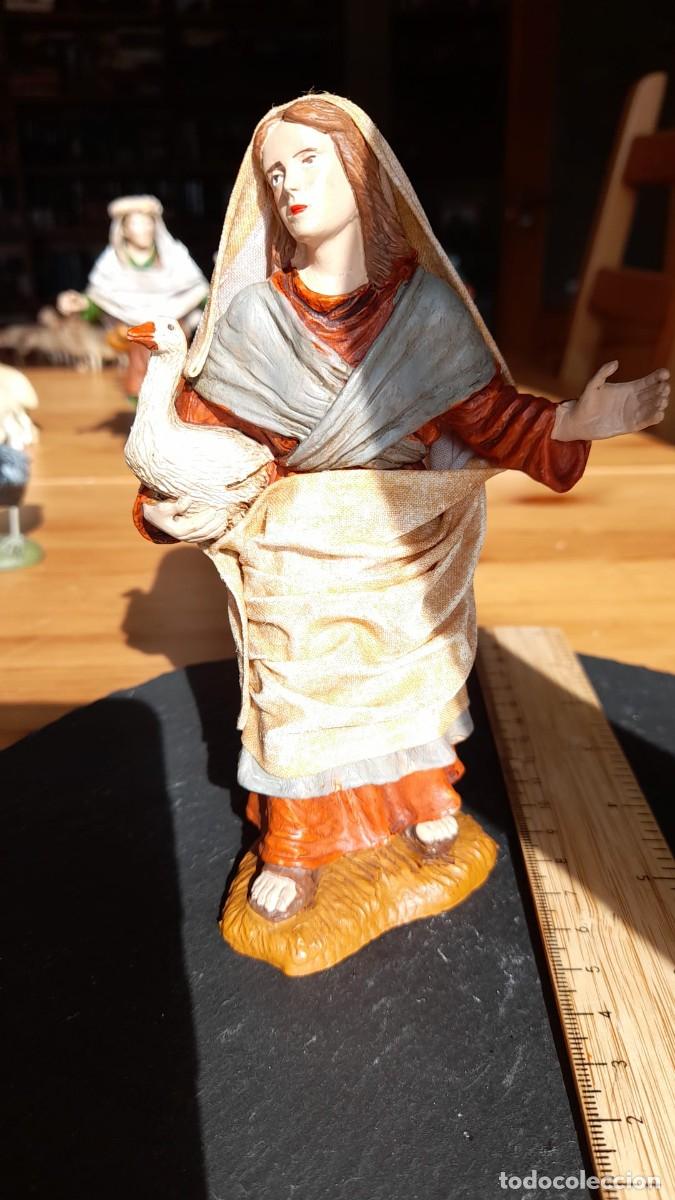 Figura Belén PASTORA en RESINA ENTELADA Artesanía OLIVER