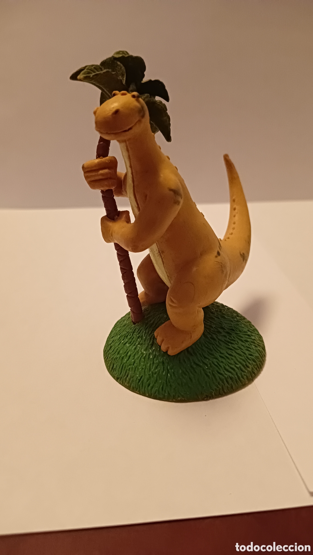 Figura PVC o plástico dinosaurio Tom , Yolanda