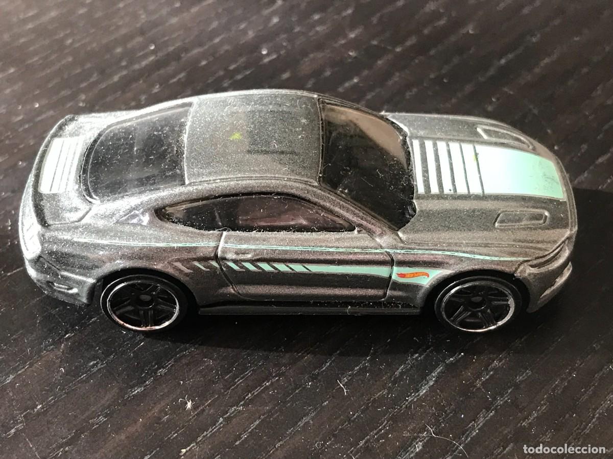 HOT WHEELS 2015 247/250 - 2015 FORD MUSTANG GT - ESCALA 1/64 - USADO - TIPO MATCHBOX MAJORETTE