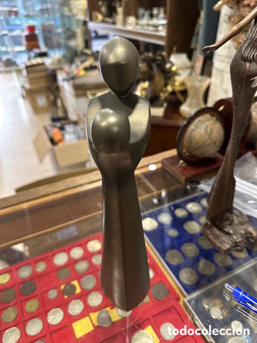 Preciosa figura de resina