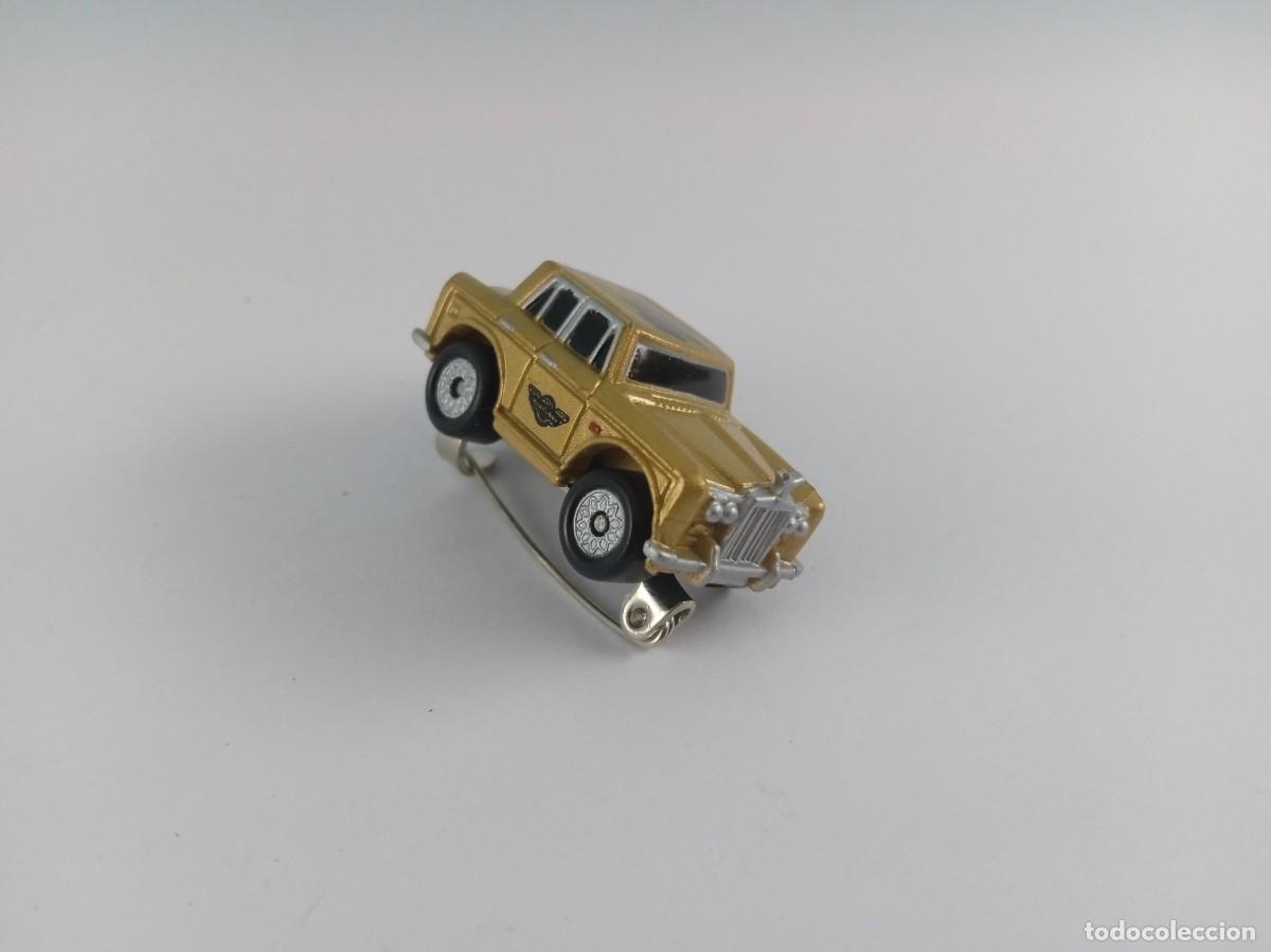Pin promocional Micro machines 1987 Galoob Rolls Royce Dorado . RARO