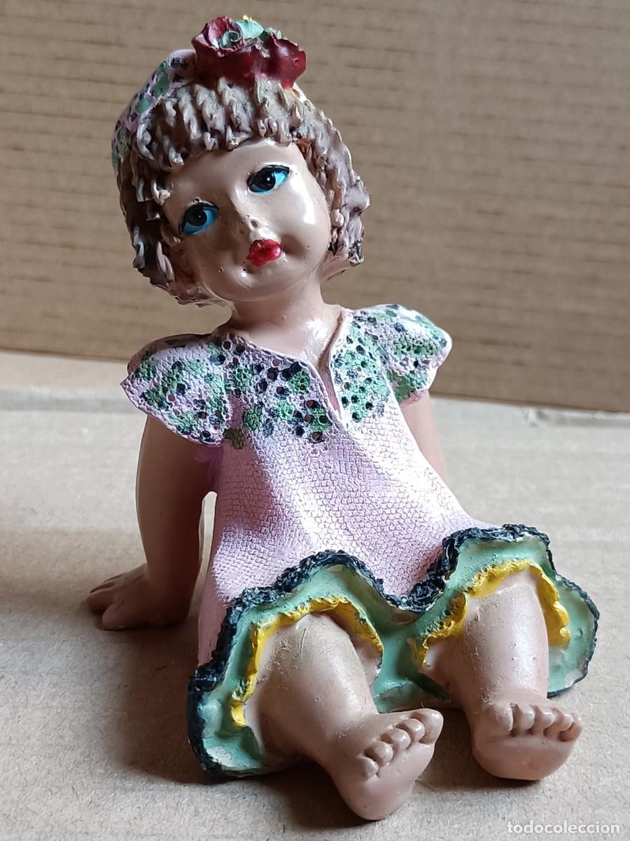 Figura Muñequita en Resina o similar