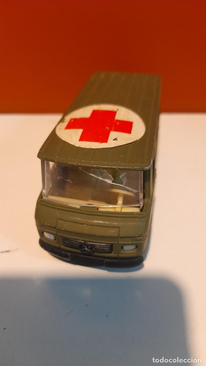 FURGON DE LA CRUZ ROJA ( GUISVAL, MERCEDES BENZ )
