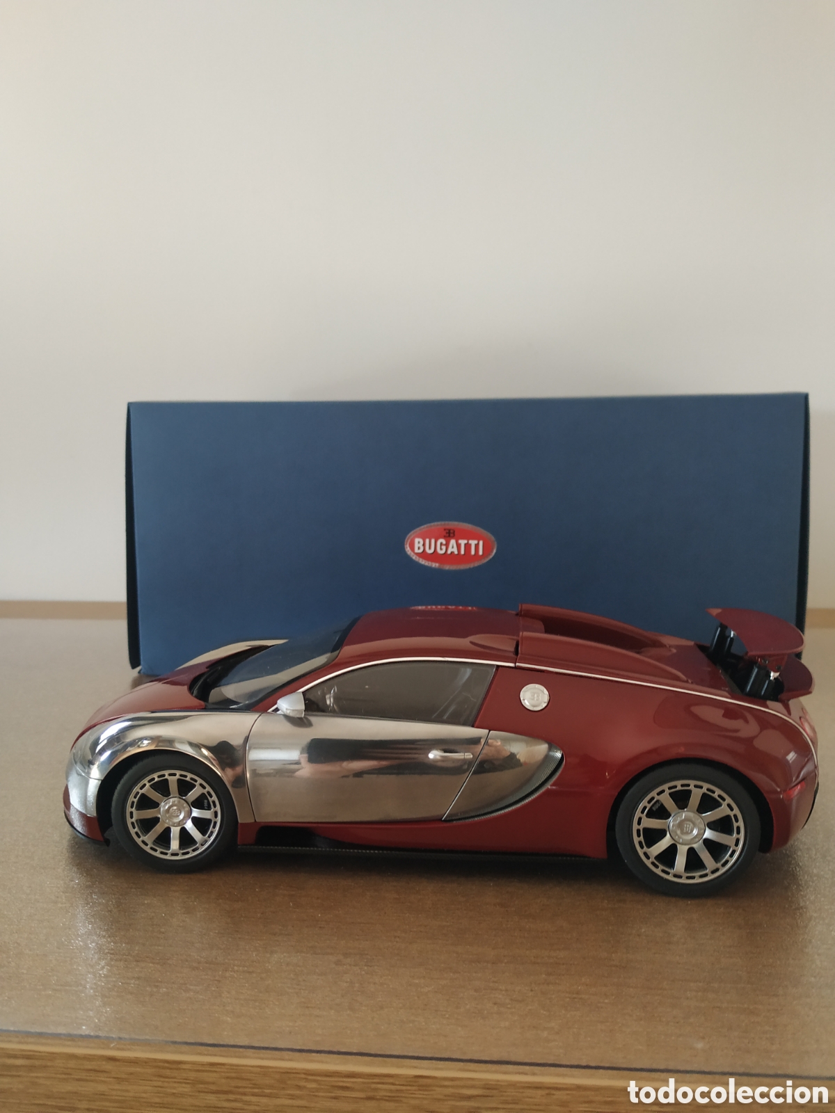 Bugatti Veyron L'Edition Centenaire Italian Red Achille Varzi año 2009 escala 1:18 de AutoArt