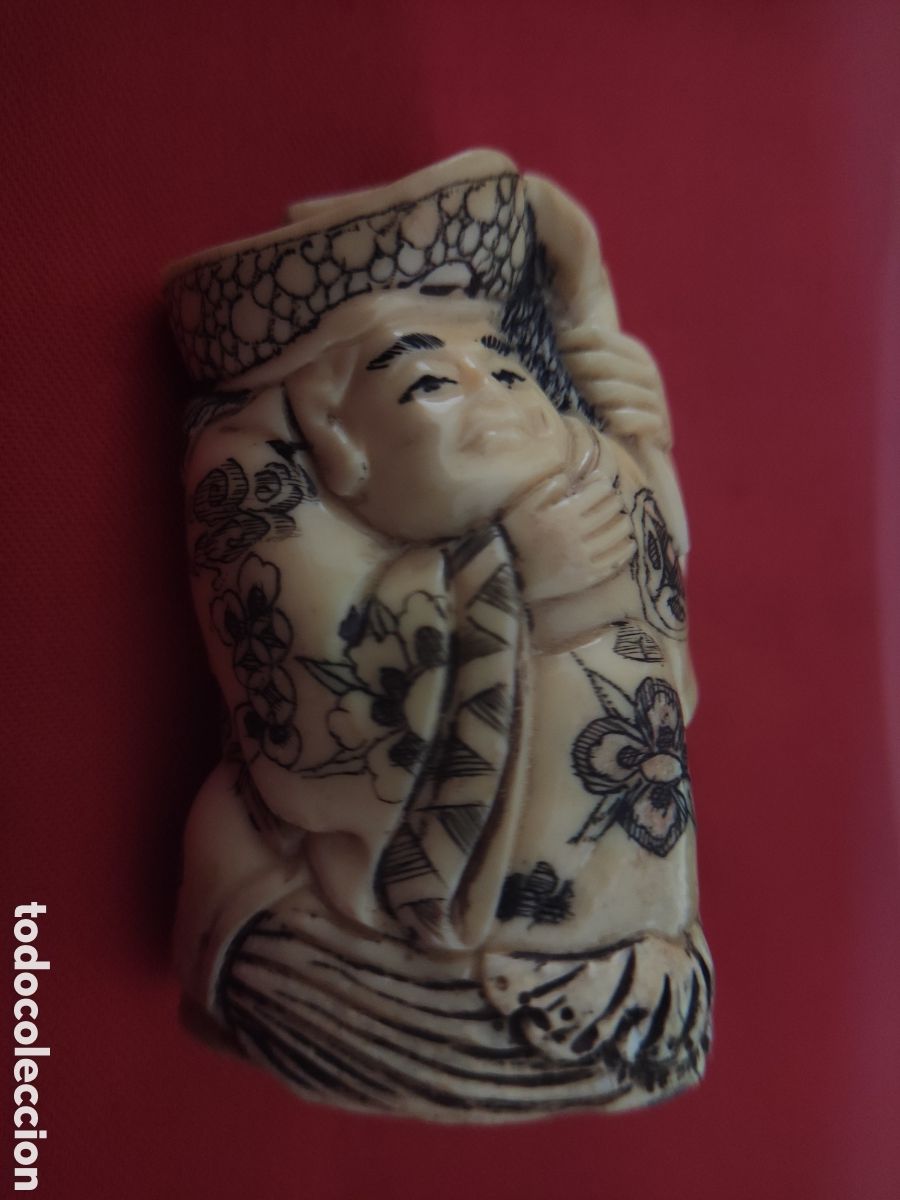 Figura NETSUKE en hueso o marfil tallada a mano