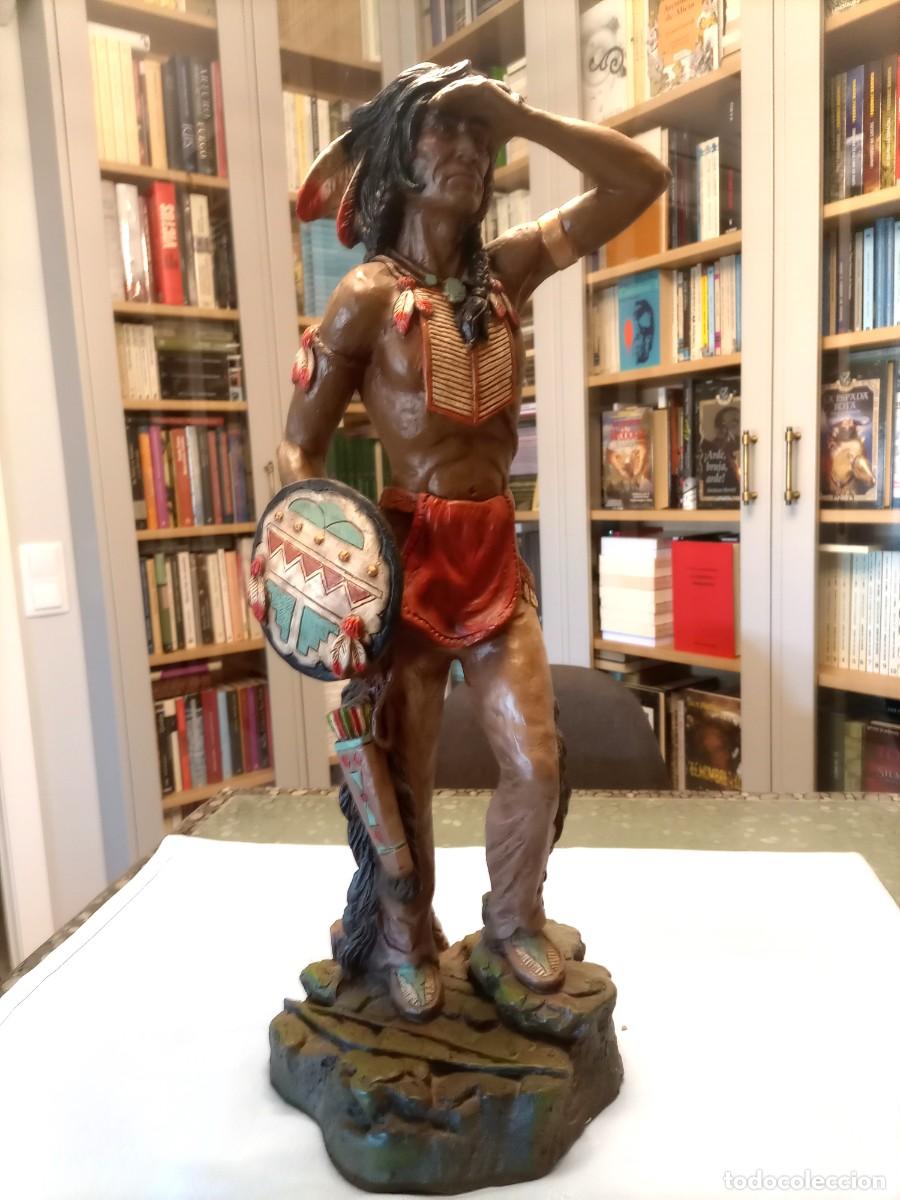 FIGURA ”INDIO NATIVO AMERICANO” DE RESINA