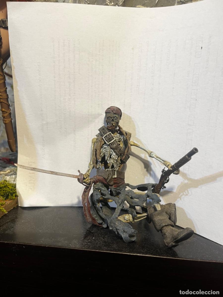 Figura de pirata zombi 1/12 McFarlane