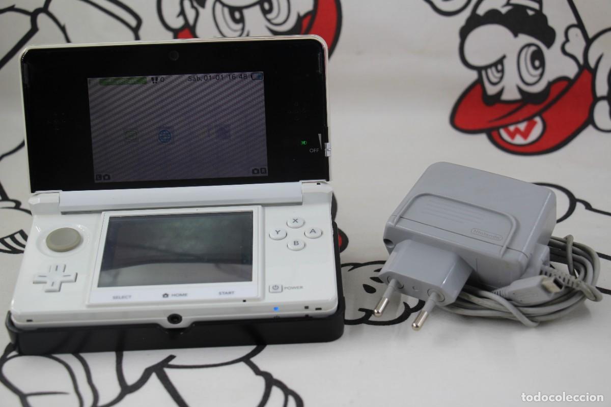 CONSOLA NINTENDO 3DS BLANCA CON BASE Y CARGADOR FUNCIONANDO
