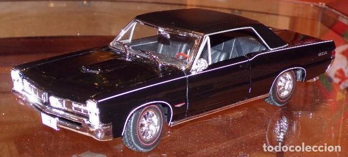 PONTIAC GTO escala 1/18 de MAISTO en su caja