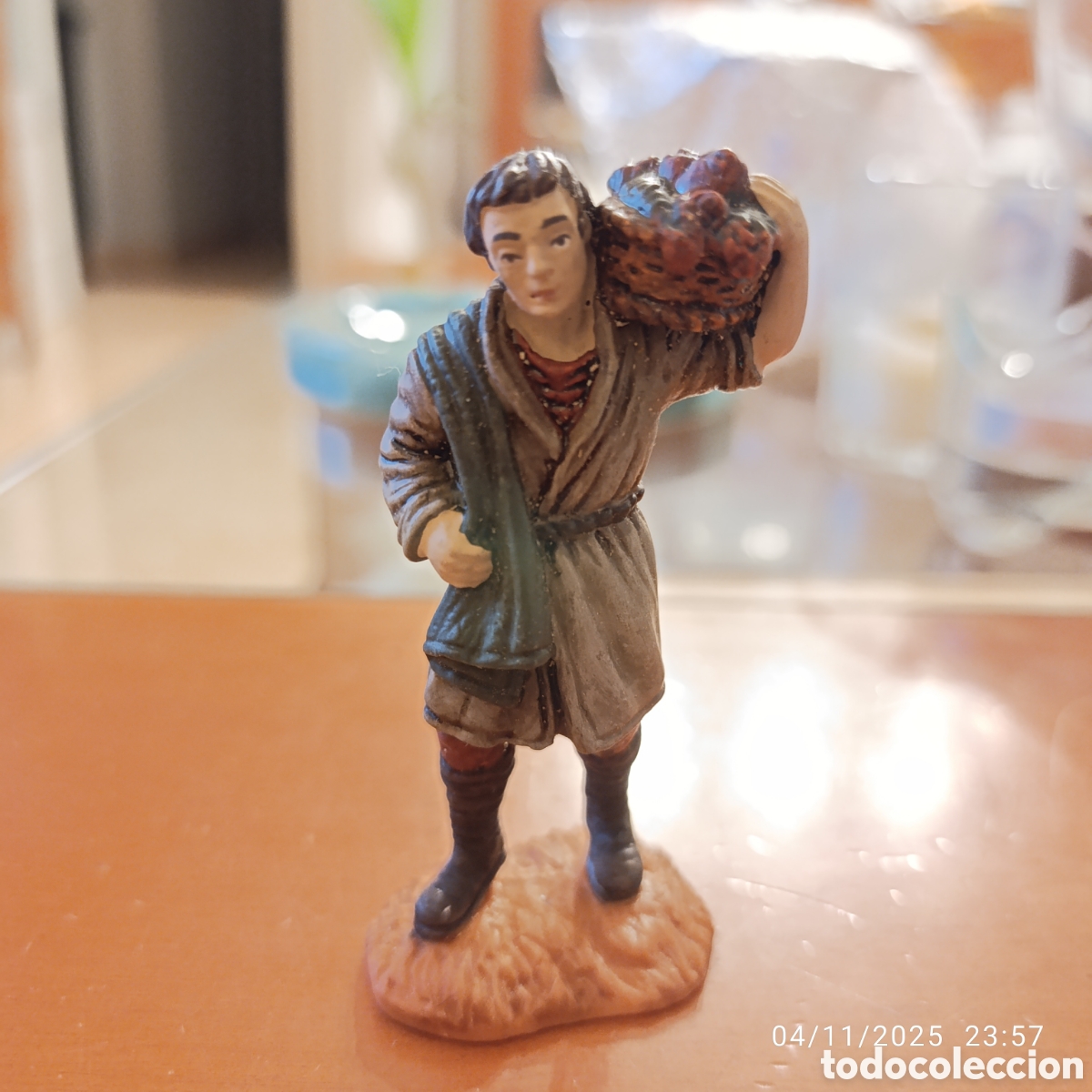 Figura Belén antigua,Oliver, durexina pintada a mano,9 cm