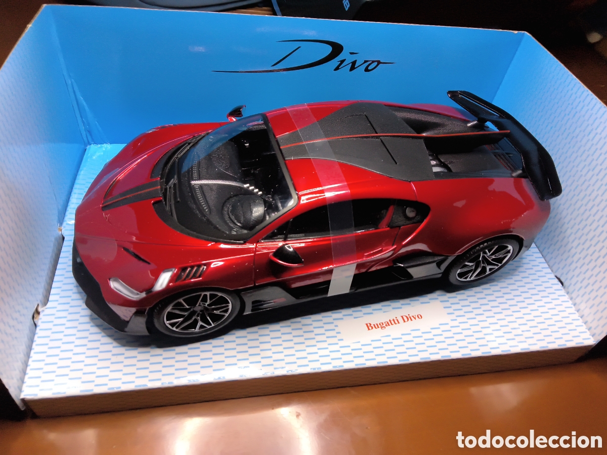 Bugatti divo 1/18 Burago metal en rojo y negro,interior muy detallado