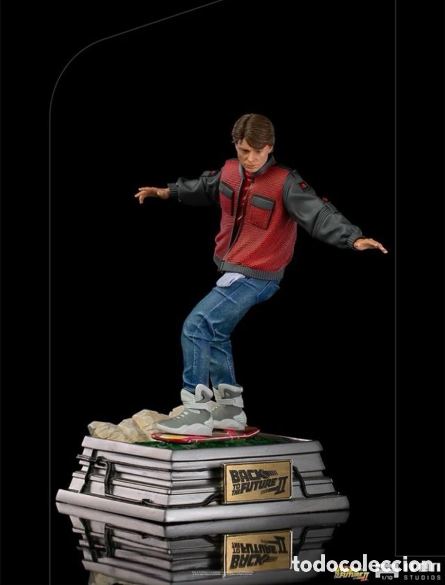 Figura Regreso al futuro II Marty McFly en monopatin