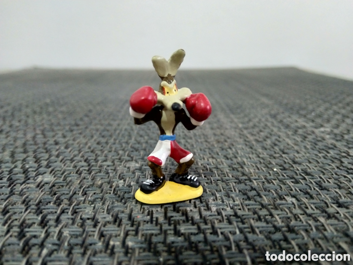 FIGURA PVC LOONEY TUNES TM& WARNER BROSS 2001 3CM APROX COYOTE