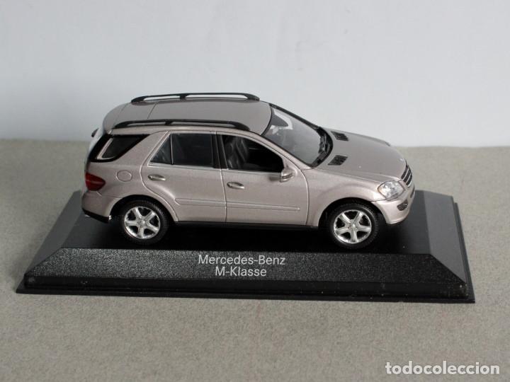 Mercedes Benz Clase M 2005 (M-Class) Minichamps (E 1/43)