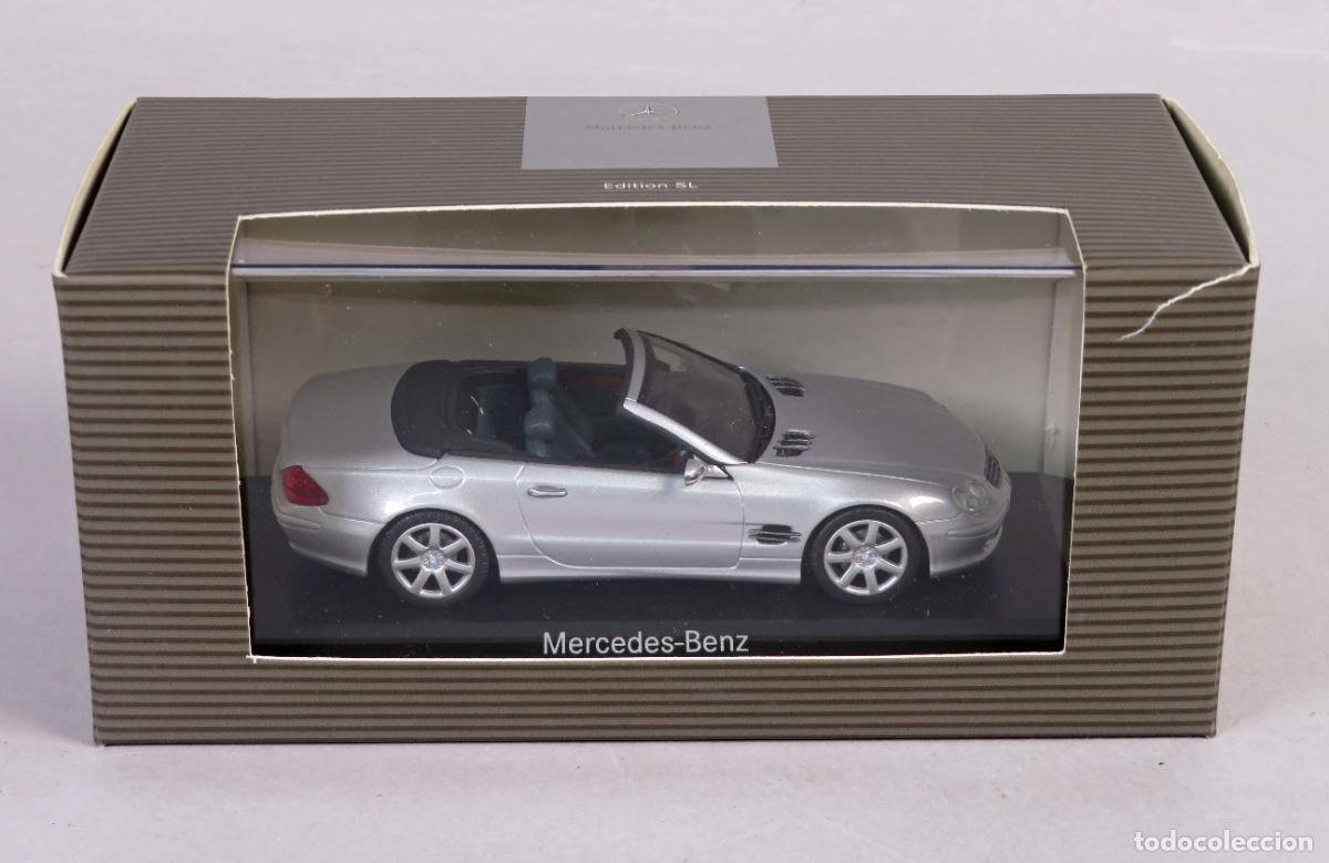 Mercedes Benz SL Klasse Minichamps 1/43 color gris metalizado caja