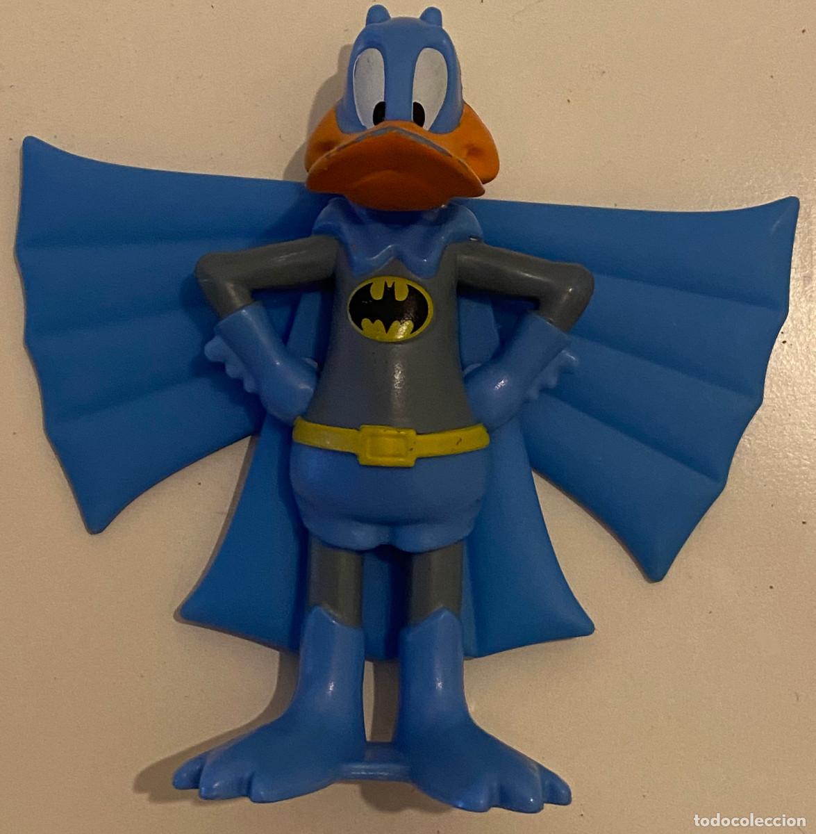 Figura del Pato Lucas con traje de Batman. Promocional de Burger King. Alas móviles. 9 cm de altura.