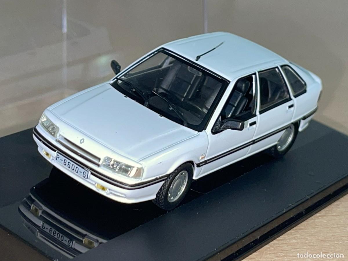 Coche RENAULT 21 GTX (1990) matrícula Palencia blanco 1:43 die-cast metal car 1/43 altaya