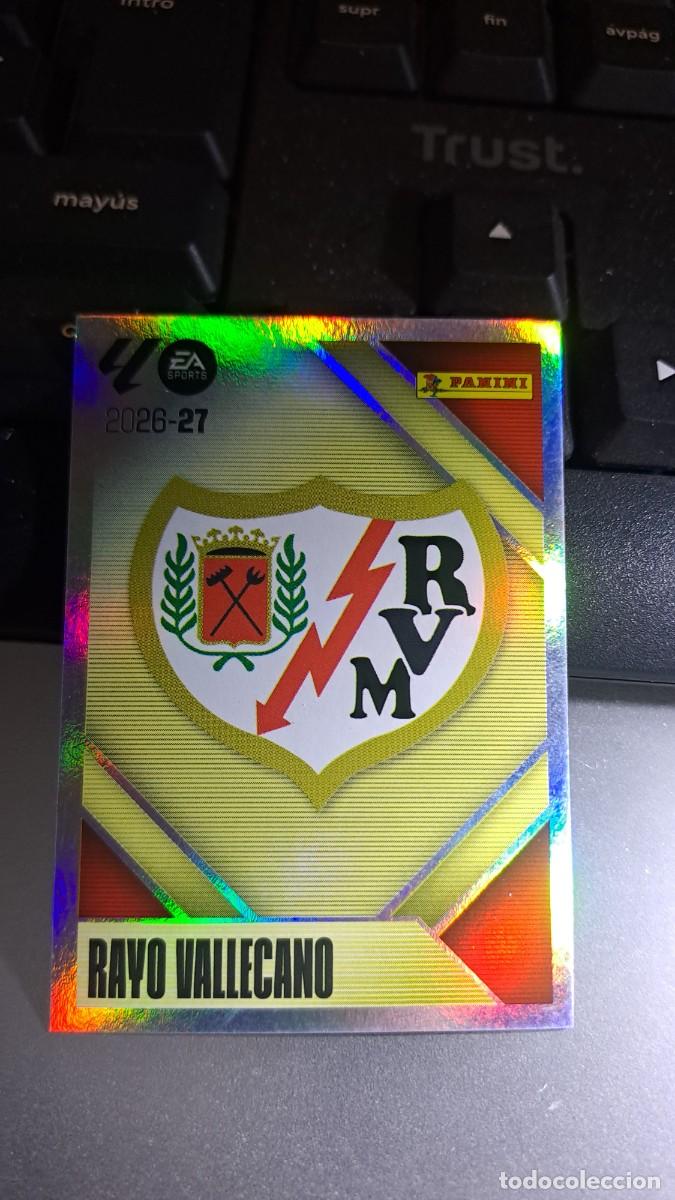 CROMO ESCUDO RAYO VALLECANO 1 LIGA 2026 2027 26 27 ESTE PANINI NUNCA PEGADO