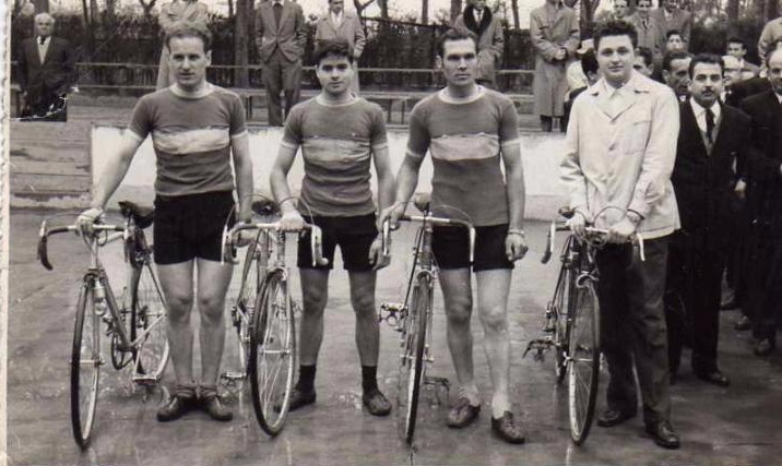 Fotograf&iacute;a antigua Vuelta Ciclista
