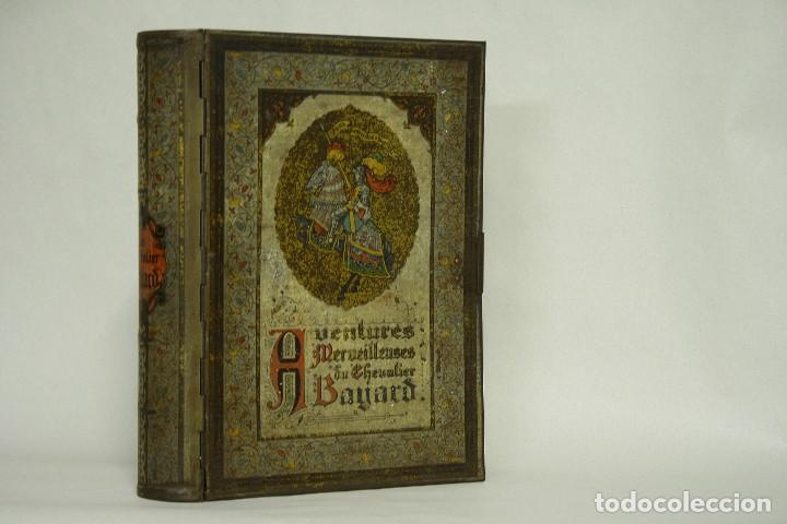 Objetos con forma de libro