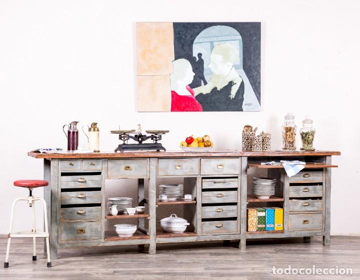 Mueble antiguo restaurado de estilo industrial