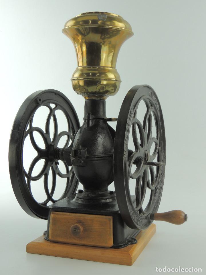 Molinillo de café antiguo