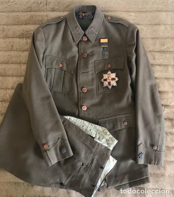 Subasta Extra Navidad: uniforme y placa de la Orden del Mérito Militar