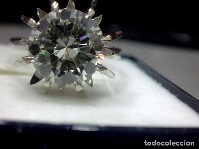 Anillo de oro blanco y diamantes