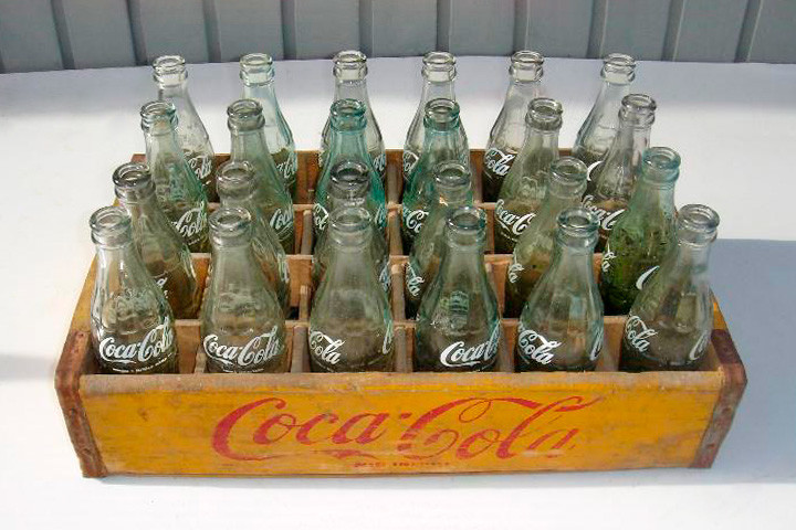 Botellas cl&aacute;sicas de Coca-Cola.