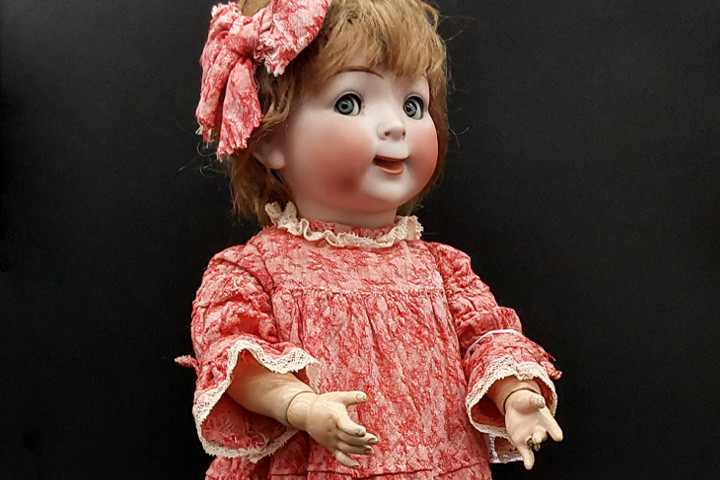 Mu&ntilde;eca Googly, Hertel.