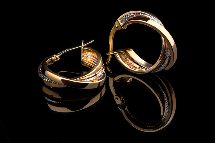 Pareja de pendientes de oro 18k