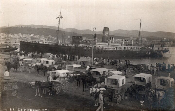 Postal fotográfica embarque crucero turístico principios S XX