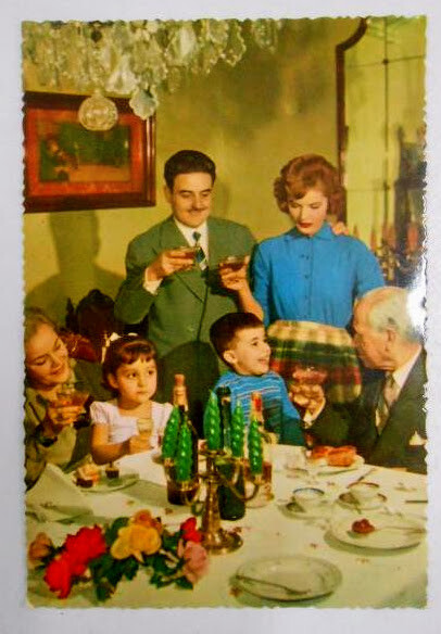 Momentos de celebración familiar y brindis de navideño con sidra