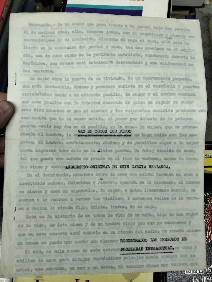  Gas en todos los pisos. Guion original de Luis García Berlanga. Libros y Tesoros Patrizi