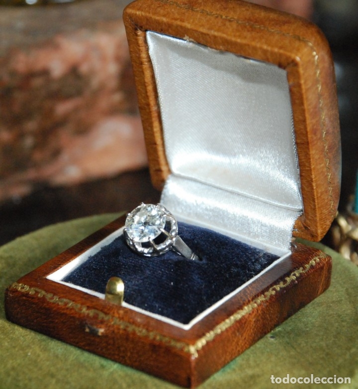 Anillo de oro blanco