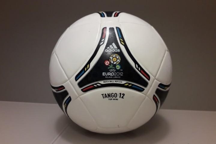 Balón de la Eurocopa 2012, celebrada en Polonia.
